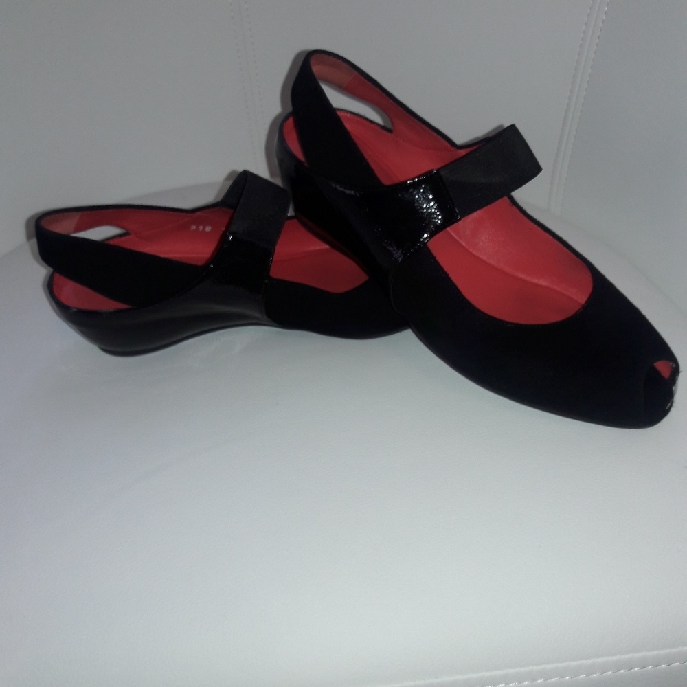 Pas de Rouge shoes